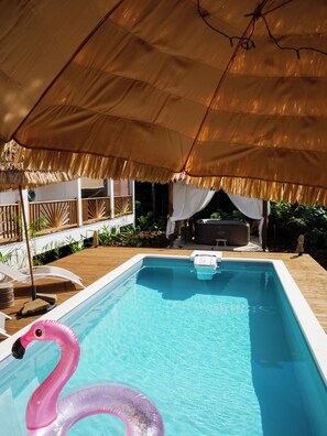 Exterior - Coco Soley (Le Diamant)