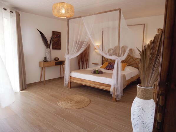 Interior - Coco Soley (Le Diamant)