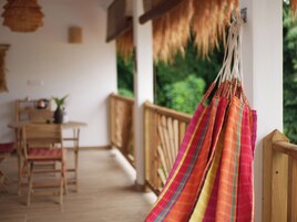 Estudio Deluxe, 1 cama de matrimonio, cocina, vistas a la piscina | Vistas desde la habitación