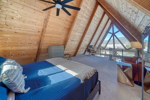 2 bedrooms, desk, free WiFi, bed sheets
