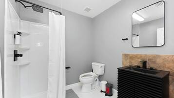 Dusche, Haartrockner, Handtücher