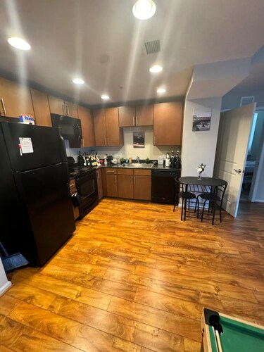 Cozy 1-bedroom Penthouse apartment with fitness room downtown Richmond