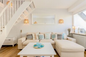 Unclassified image, 5 of 28, button - Jonathan - House Winora - Jonathan (Westerland)