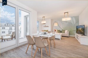 Unclassified image, 4 of 42, button