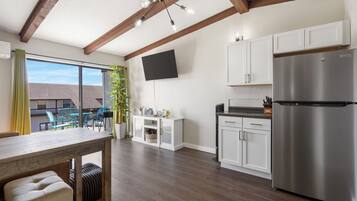 Fridge, microwave, dishwasher, coffee/tea maker