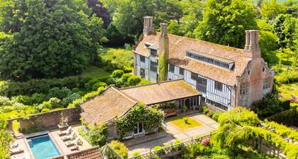 Splendid 1,000 year old Medieval manor house - Flemings Hall