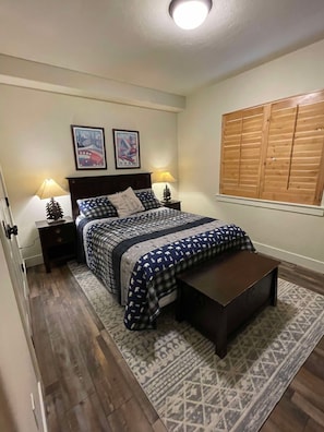 3 habitaciones, tabla de planchar con plancha, cuna de viaje y wifi