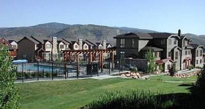 Cozy Bear Hollow Condo Near Slopes, Olympic Park, Shops & Year-Round Activities