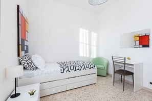 3 chambres, fer et planche à repasser, Wi-Fi, draps fournis