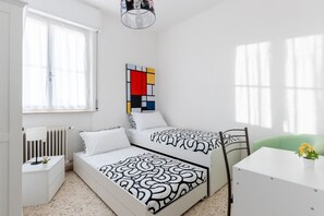 3 bedrooms, desk, iron/ironing board, WiFi - This cozy and bright 124 sqm penthouse apartment can accommodate up to 6 people and is located on the 6th floor of a 1970s building with lift.The apartment boasts a splendid view over the city of Pisa, which guests can admire from one of its two terraces (Pisa)