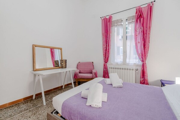 1 chambre, fer et planche Ă repasser, Wi-Fi, draps fournis