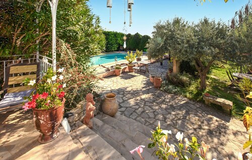 Stunning home in Cabrières-d'Aigues