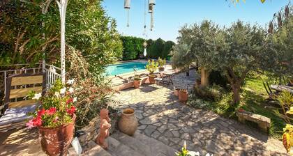 Stunning home in Cabrières-d'Aigues