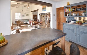 Dining - Stunning home in Cabrières-d'Aigues (Cabrières-d'Aigues)