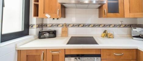 Fridge, microwave, oven, coffee/tea maker