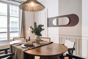 Dining - Saray - 1 chambre à Invalides (Paris)