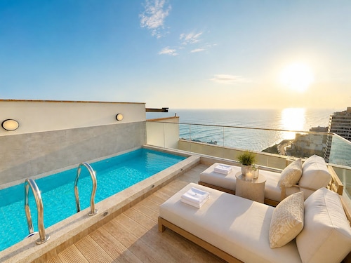 OceanFront Larcomar Apartments