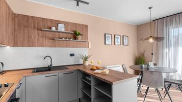 Vila | Cozinha privada | Chaleira elétrica, torradeira, talheres/pratos/utensílios de cozinha