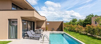 Luxury Apartment With Private Swimming Pool