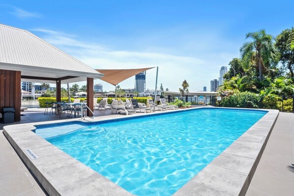 2 outdoor pools