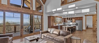 Sunset View Retreat at Eagles Nest - views, pets, near Winery