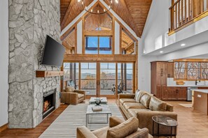 スマートテレビ、暖炉、卓球台