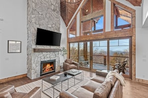 Smart TV, fireplace, ping pong - Sunset View Retreat at Eagles Nest - views, pets, near Winery (Elk Park)