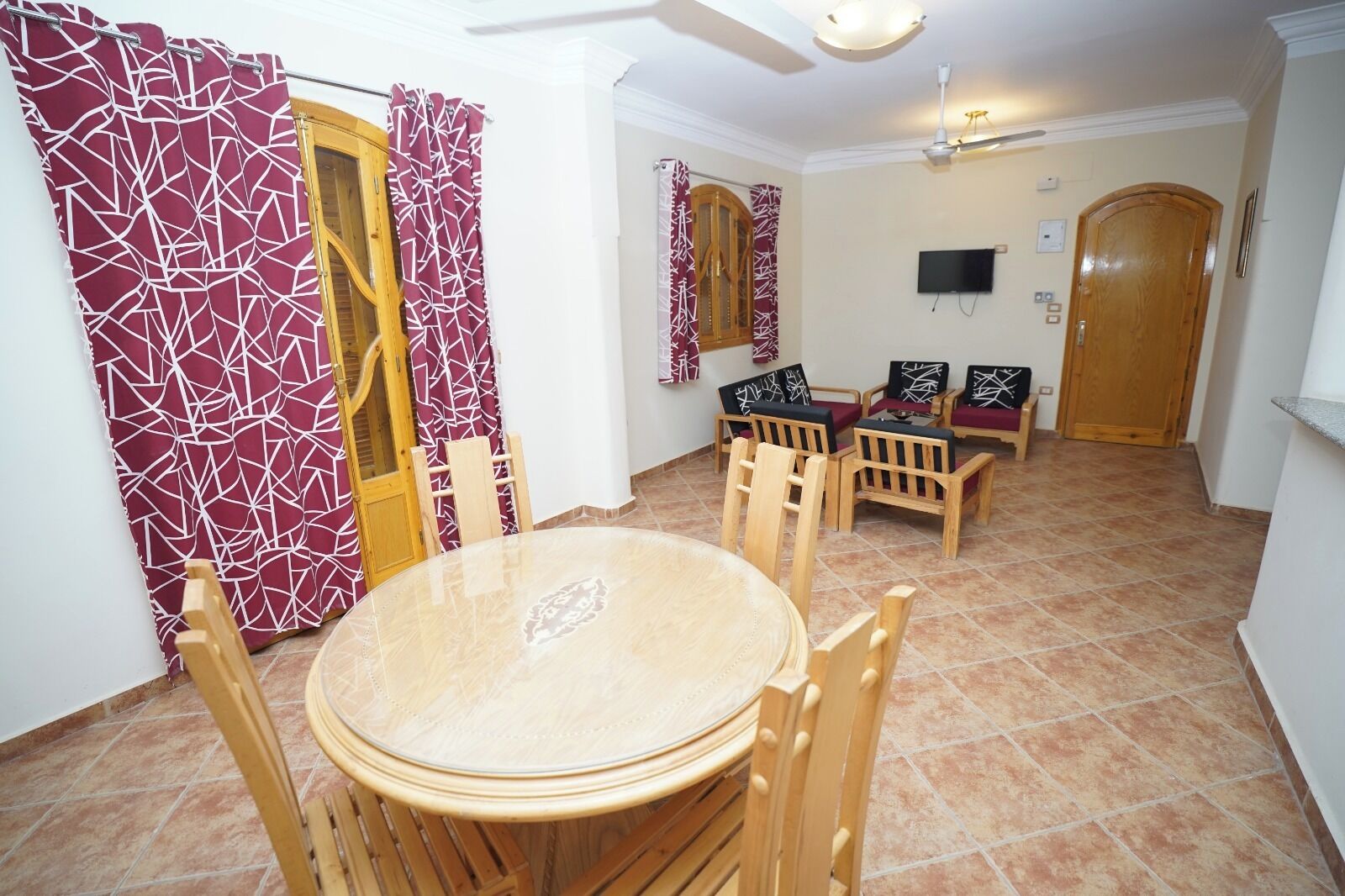 50-Zoll-Smart-TV mit Digitalempfang, Smart Speakers, Arbeitsbereiche