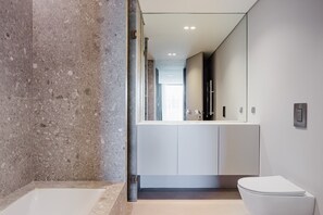 Sèche-cheveux, serviettes fournies