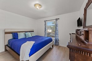 3 slaapkamers, een strijkplank/strijkijzer, wifi, beddengoed