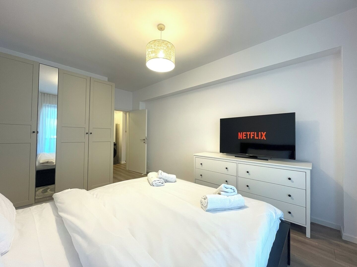1 slaapkamer, een strijkplank/strijkijzer, gratis wifi, beddengoed