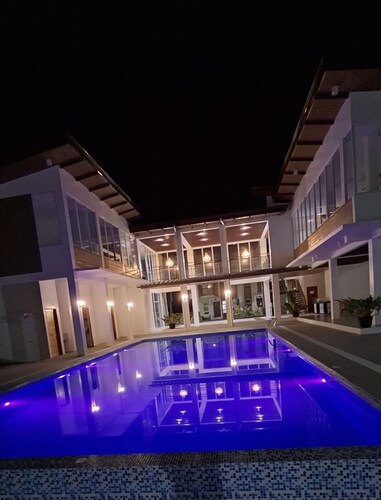 3-Bedroom Vacation Home Near Airport and White Sand Beaches