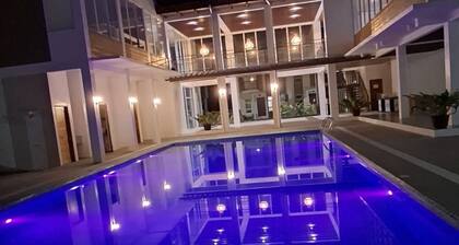 3-Bedroom Vacation Home Near Airport and White Sand Beaches