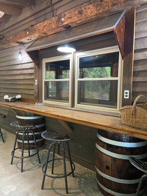 Outdoor dining - Restored 100-year-old Barn House in Private Forest. Perfect for gatherings.  (Langsville)