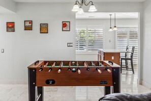 Game room - Sunset Haven with Private Pool, Grill, Firepit, and Basketball in Scottsdale (Scottsdale)