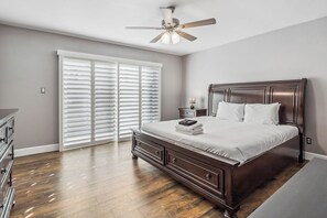 4 bedrooms, desk, iron/ironing board, free WiFi