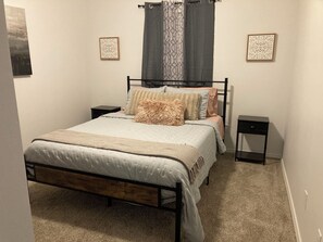 3 Schlafzimmer, Schreibtisch, Reisekinderbett, WLAN