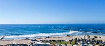 OB Cottage Hideaway Private Patio & Steps to the Sand