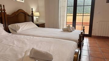 3 sovrum, strykjÀrn/strykbrÀda, resesÀng och sÀngklÀder