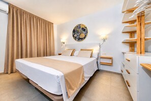 2 bedrooms, in-room safe, desk, iron/ironing board