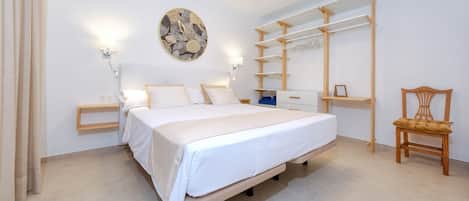 2 bedrooms, in-room safe, iron/ironing board, travel cot