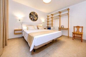 2 slaapkamers, een kluis op de kamer, een bureau