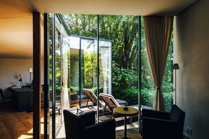 VILLA MIZUNIWA | Minibar, in-room safe, individually decorated, desk