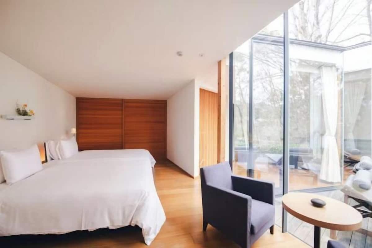 Minibar, in-room safe, free WiFi, bed sheets