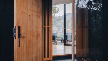 VILLA MIZUNIWA, 40min from Dogo Onsen by car | Minibar, in-room safe, individually decorated, desk