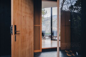 VILLA MIZUNIWA, 40min from Dogo Onsen by car | Minibar, in-room safe, individually decorated, desk