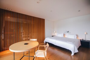 Habitación, no fumadores (MORISUITE,40min from DogoOnsen by car) | Minibar, caja fuerte, decoración individual y escritorio