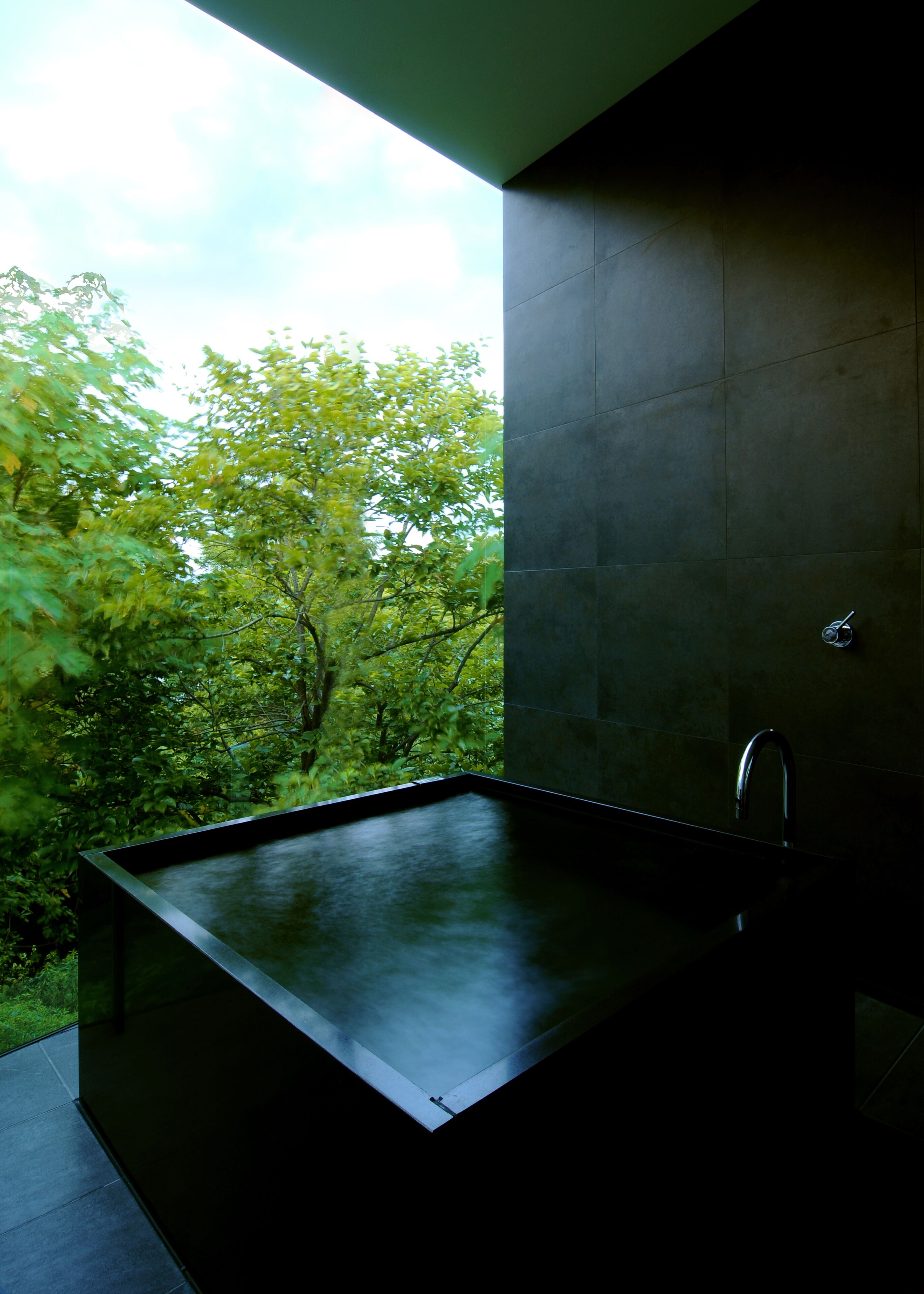 VILLA MIZUNIWA | Bathroom | Separate tub and shower, free toiletries, hair dryer, slippers