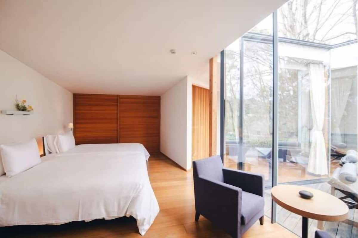 Minibar, in-room safe, free WiFi, bed sheets