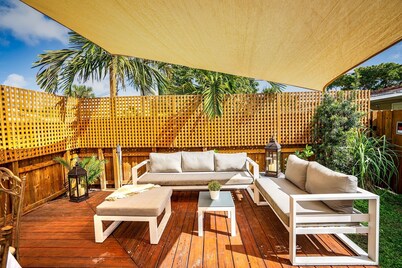 Tropical Retreat. Stunning Home in North Miami Beach.